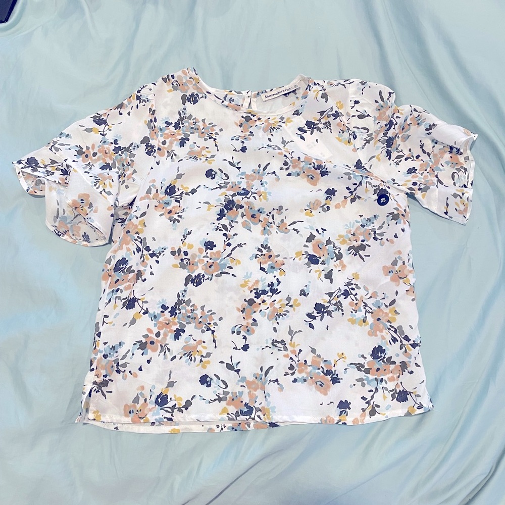 Abercrombie and Fitch floral short sleeved top blouse